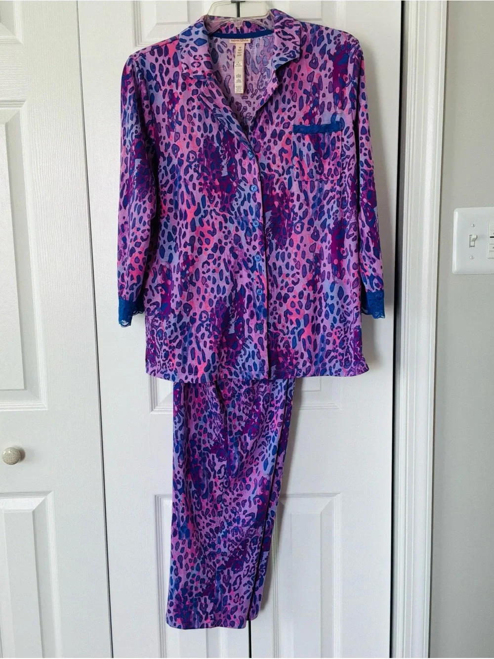Women’s Rhonda Shear Purple/Blue Leopard Print Pajama Set Top and Pants Size M